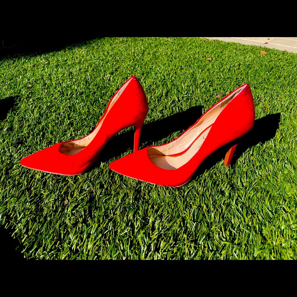 Red Pumps